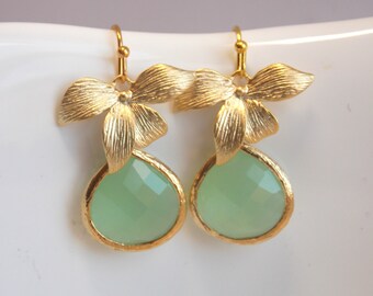 Orecchini verde menta chiaro, vetro, orecchini in cristallo dorato, fiore, pendenti, pendenti, gioielli da sposa, orecchini da damigella d'onore, regali da damigella d'onore