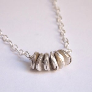 Kleine Sterling Silber Kette, Silber Hoop, gewellte Scheiben, Silber Anhänger, Sterling Silber, Geburtstagsgeschenk, Freund Geschenk, Mom Geschenk