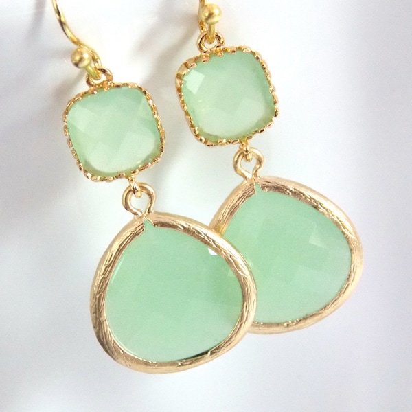 Gold Green Mint Earrings, Light Soft Green Earrings, Gold Earrings, Wedding Jewelry, Bridesmaid Earrings, Bridal Jewelry, Bridesmaid Gifts