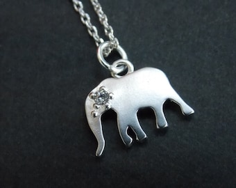 Colar de Elefante, Colar Prateado, Pingente de Elefante Prateado, Prata, Zircônia Cúbica, Presente para Amiga, Presente Fofo, Joias de Animais