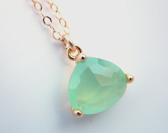 Collar verde menta, collar relleno de oro, collar de menta, collar de vidrio, colgante, joyería de dama de honor, collar de dama de honor, regalo de dama de honor