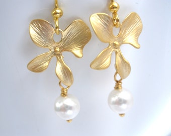 Gold Flower Earrings, Gold Orchid Earrings, White Pearl Earrings, Matte Gold Orchid, Wedding Jewelry, Bridesmaid Earrings, Bridesmaid Gifts
