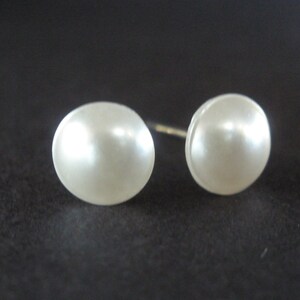Pearl Earrings, Pearl Stud Earrings, Pearl Post Earrings, Swarovski Pearl, White Pearl Earrings, Bridesmaid Gifts, Bridal Pearl Earrings