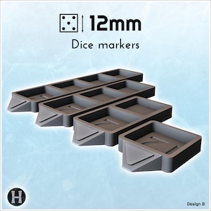 Puede incluir: Bandejas grises para marcadores de dados. La imagen muestra cuatro bandejas con múltiples compartimentos. El texto de la imagen dice "12mm Dice markers". Las bandejas están diseñadas para guardar dados. El diseño está etiquetado como "Design B".