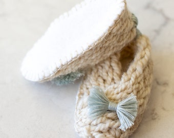 Finger Knit Baby Bootie VIDEO & Pattern