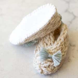 Finger Knit Baby Bootie VIDEO & Pattern