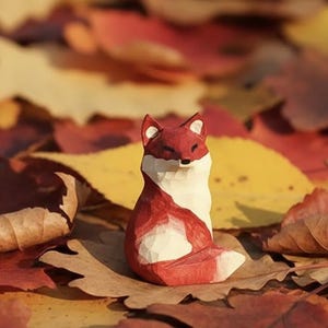 Hand-Carved Wooden Fox Charm | 1.57&#39;&#39; Mini Blessing Fox Keychain | Rustic Animal Totem Ornament | Clever Spirit Animal Gift for Nature Lover