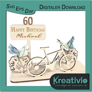 Może przedstawiać: Drewniana kartka urodzinowa z motywem roweru, liczbą 60 i napisem "Happy Birthday Michael". Karta przedstawia rower i elementy dekoracyjne. U góry znajduje się napis "Digitaler Download".