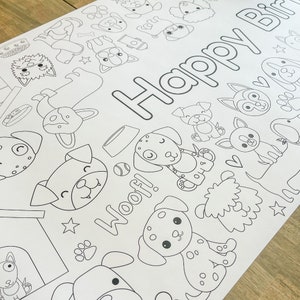 Pu&ograve; includere: Pagina da colorare in bianco e nero con una variet&agrave; di cani e il testo "Happy Birthday" e "Woof!" La pagina &egrave; progettata per essere colorata dai bambini.