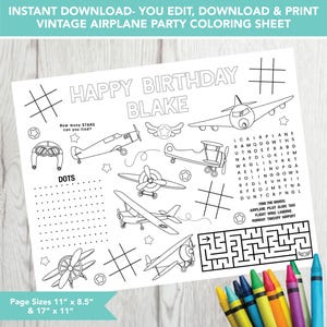 Puede incluir: Hoja para colorear imprimible en blanco y negro con diseños de aviones antiguos, cuadrículas de tres en raya y un laberinto. El texto incluye "Happy Birthday Blake" y "Tamaños de página 28 cm x 21,5 cm y 43 cm x 28 cm".