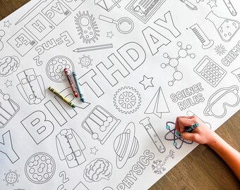 Può includere: Una pagina da colorare in bianco e nero con un tema scientifico. La pagina presenta le parole "Buon compleanno" e include varie illustrazioni legate alla scienza, come atomi, becher, provette e un camice da laboratorio. La pagina è parzialmente colorata con blu, verde e giallo.