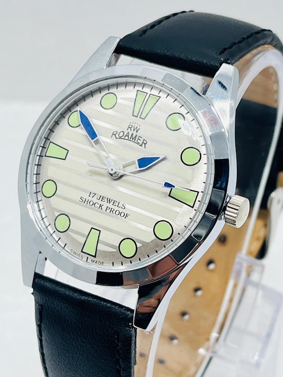 Vintage ROAMER Mechanical Watch | 17 Jewels, Silver/ Off white Dial Made in Switzerland.