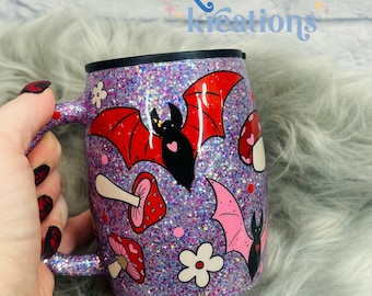 Taza de café personalizada con purpurina epoxi Batty Valentine, Kritters Kreations