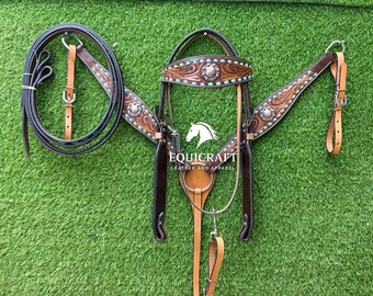 Cabezada y pechera de cuero repujado con piedra turquesa estilo western – Accesorios para caballos con conchos plateados / Rodeo de carreras de barriles