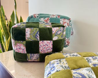 Conjunto de nécessaire floral em veludo e cambraia – Bolsa organizadora de viagem vintage em patchwork