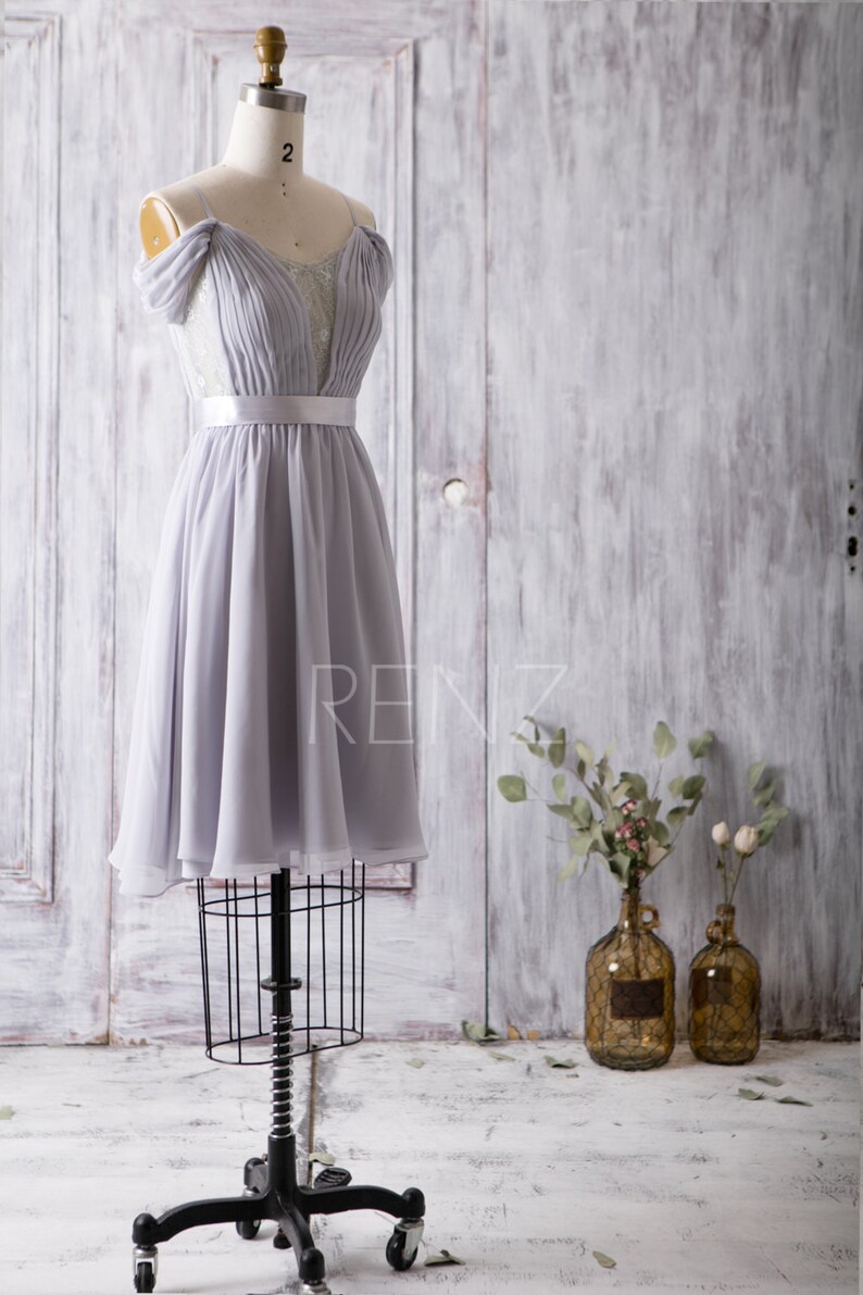 Z080 Party Dress Light Gray Chiffon Bridesmaid Dress Lace Off the Shoulder Prom Dress V Neck A-Line Short Grey Bridesmaid Dresses