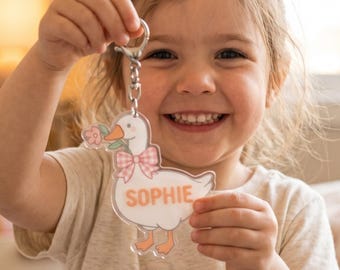 Gepersonaliseerde gansnaamplaatje, aangepast acryl taslabel, schattige eend sleutelhanger voor kinderrugzak, aangepast naamcadeau, cadeau babymeisje, schooltaslabel