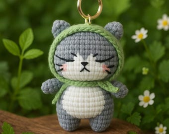 Gehaakte kattenpluche, handgemaakte grijze amigurumi-kat met groene kap voor cadeaus, decoratie en verzamelaars