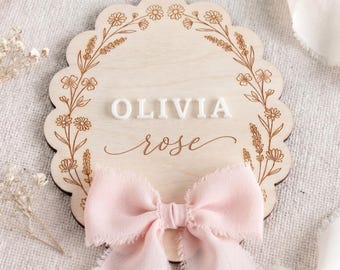 Gepersonaliseerde houten babynaamaankondigingsteken, aangepaste bloemen babynaambordje, babykamer decor cadeau, cadeau pasgeborene, baby aandenken