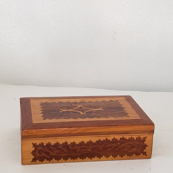 Vintage Handcrafted Wood Inlaid Jewelry/Trinket Box