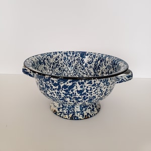 Vintage Blue/White Splatter Enamel Pedestal Colander/Farmhouse