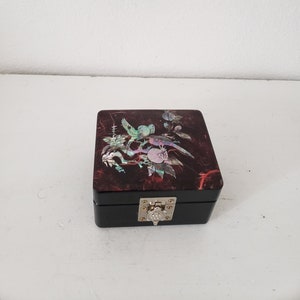 Vintage Asian Abalone  Mother Of Pearl Bird Inlay Lacquered Trinket Box/Turtle Clasp/Japanese