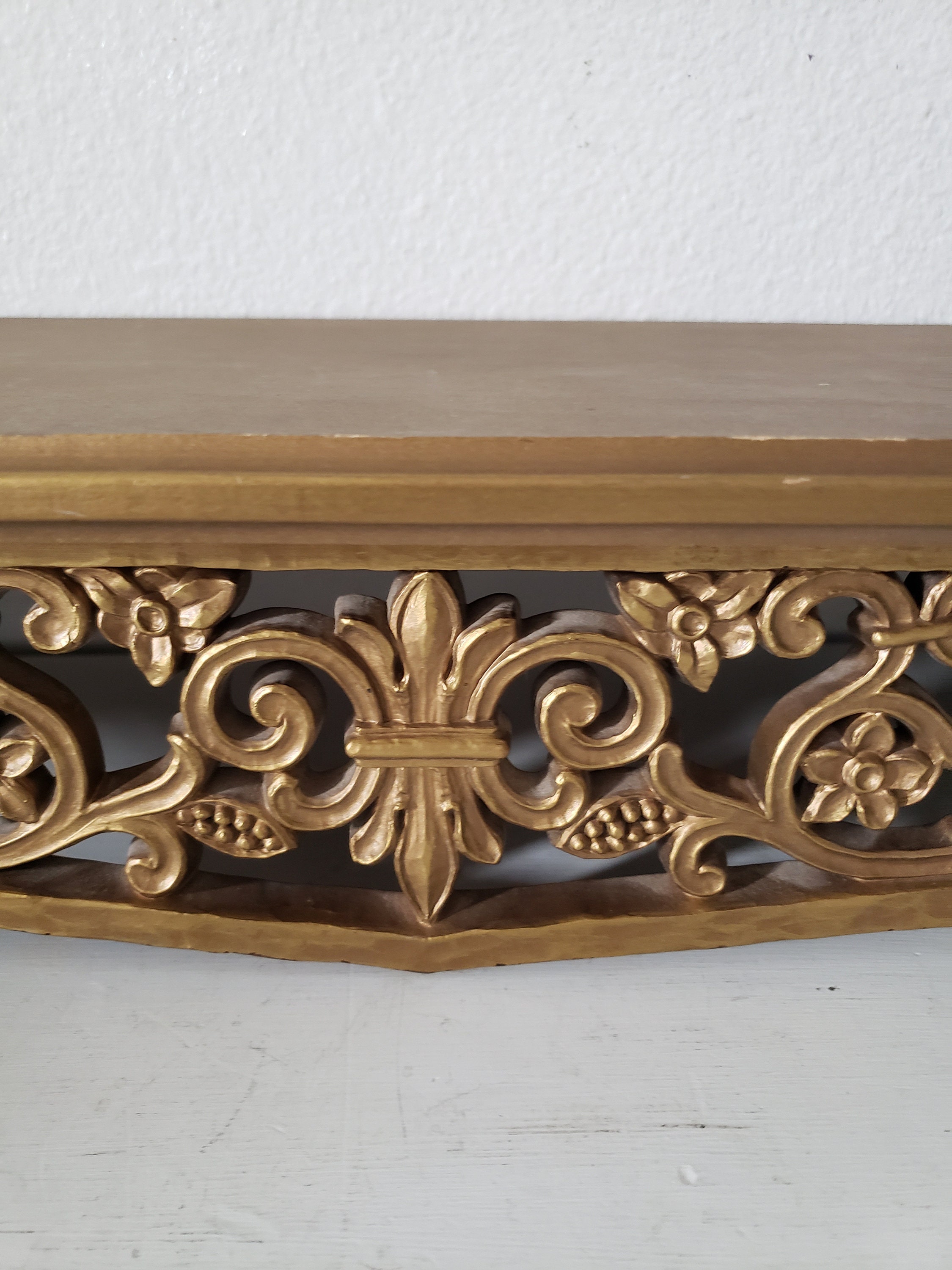 Étagère murale vintage en miroir Syroco orné d'or - France