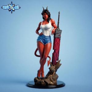 Puede incluir: Una figura de demonio de piel roja con cabello negro, cuernos y cola, que viste una camiseta sin mangas blanca y pantalones cortos de mezclilla azules. La figura se apoya en una gran espada roja y gris. La figura está sobre una base negra con un fondo azul.