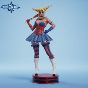 以下が含まれることがあります： バットを持った赤と青のコスチュームの女性キャラクターのフィギュア。フィギュアは2つの円錐形にスタイリングされたブロンドの髪を持ち、赤と黒のベースの上に立っています。「ari xel」のロゴが左上にあります。