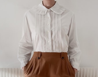 French Antique White Cotton Blouse with Puritan Collar • Hand-Sewn Blouse with Mother-of-Pearl Buttons and Pin-Tuck Pleats