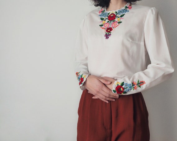 Vintage Hungarian Blouse • Floral Embroidered Hung