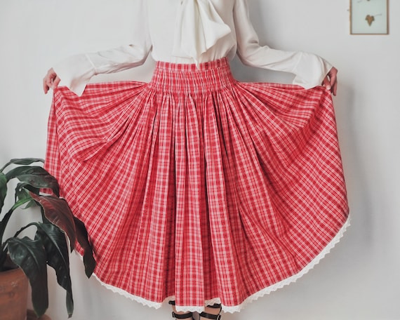 1970s Red Check Circle Skirt • Vintage Red and Wh… - image 1