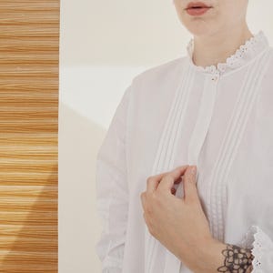French Antique White Cotton Blouse • 1900s 1910s Edwardian Blouse with scalloped high neck and cuff