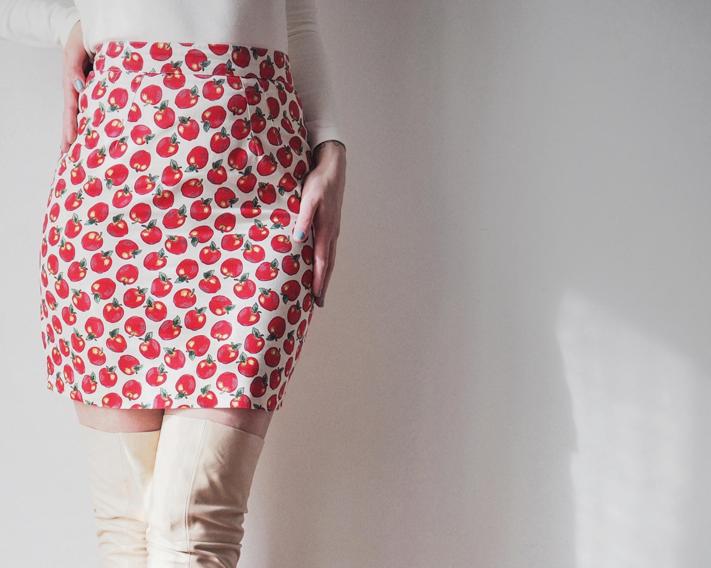 Vintage Apple Print Mini Skirt • 90s Cotton Straight Skirt with Red Apples on White