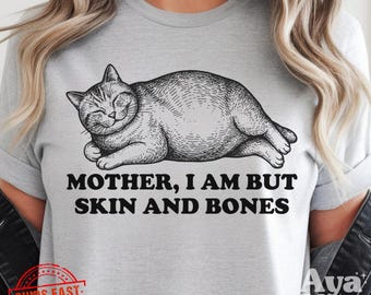 母なる私、でも皮と骨だけ猫Tシャツ | おもしろデブ猫Tシャツ | ぽっちゃり猫ミームスウェットシャツ