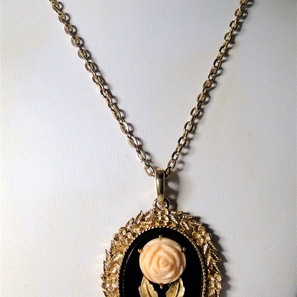 1970s vintage Avon Serena Rose cameo pendant necklace excellent estate