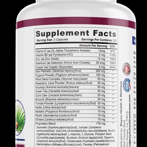 Pu&ograve; includere: Una bottiglia di integratore bianca con un'etichetta bordeaux che mostra i valori nutrizionali. L'etichetta elenca varie vitamine, minerali ed estratti di erbe. La bottiglia contiene 30 porzioni da 2 capsule ciascuna.