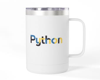 Può includere: Una tazza in acciaio inossidabile bianca con manico e bordo metallico. La parola Python è stampata sul davanti con un carattere stilizzato, caratterizzato da segmenti alternati blu, gialli e neri all'interno delle lettere.