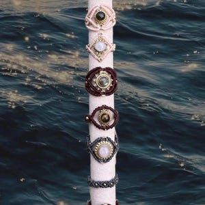 Makramee Ring mit Messing und Heilstein