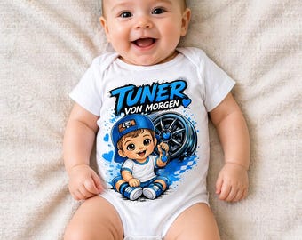 Baby Body Junge „Tuner von Morgen“ – Auto Babybody Junge – Tuning Baby Outfit – Geschenk Baby Junge Auto Fan – Baby Kleidung Junge Blau