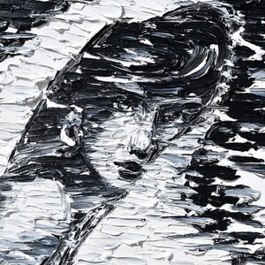 Puede incluir: Pintura al &oacute;leo abstracta en blanco y negro con gruesas pinceladas. La obra presenta una superficie texturizada con &aacute;reas contrastantes de pintura negra y blanca, creando una composici&oacute;n din&aacute;mica y expresiva. El estilo de la pintura es moderno y audaz.