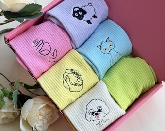 Set regalo di calzini ricamati, design a linee, personalizzabile, regalo per lei