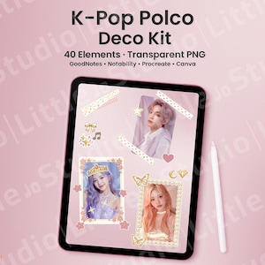 Può includere: Un kit digitale K-Pop Polco Deco visualizzato su un tablet. Lo schermo mostra tre foto incorniciate di star K-Pop, adesivi decorativi e il testo "40 Elements - Transparent PNG". Uno stilo bianco è appoggiato a destra.