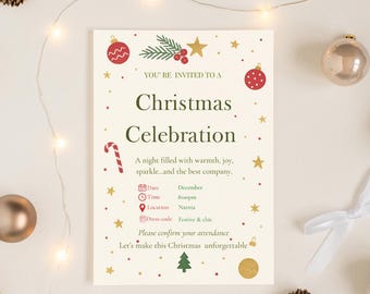 Puede incluir: Una invitación crema para una celebración navideña con gráficos festivos. La invitación incluye texto, adornos rojos, un bastón de caramelo y un árbol de Navidad. El texto de la invitación incluye la fecha, la hora, el lugar y el código de vestimenta.