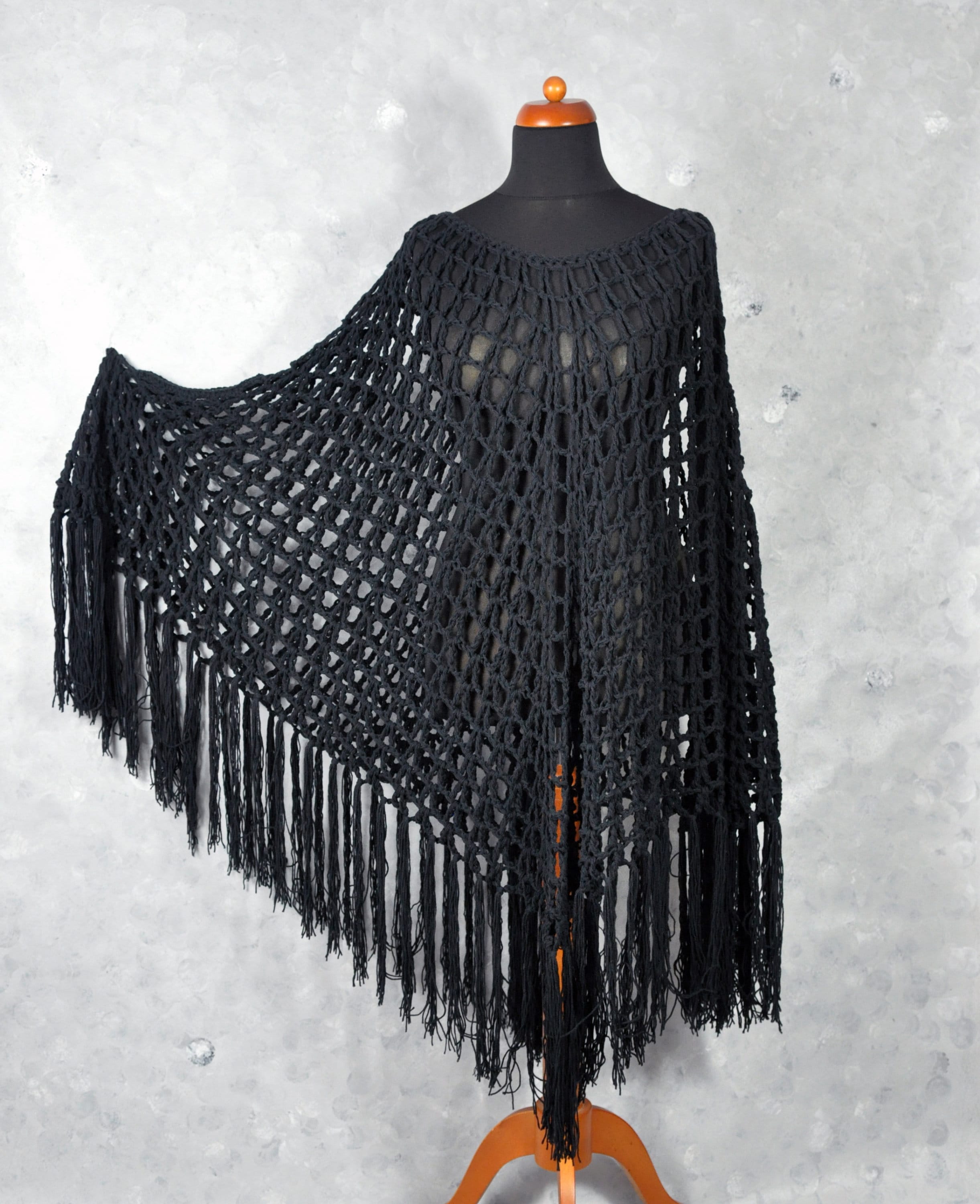 ポンチョ・ケープ PLAIN 'Elena' Black Cape with Fringed Hem in Fabric Woman Vintage CLAIRE Women Wool Black Cape Poncho with Fringe Size