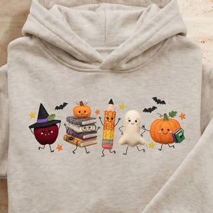 PNG Halloween pour enseignants | Écusson décoratif pour l'esprit d'école (faux motif), mascottes citrouille fantôme Apple Books, motif patchwork automnal chaleureux (DTF)