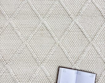 Alfombra de lana gruesa tejida a mano, color marfil con trenzas, estilo escandinavo, para interiores, personalizable.