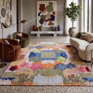 Puede incluir: Una gran alfombra colorida con un dise&ntilde;o floral abstracto. La alfombra presenta una mezcla de colores que incluyen azul, rosa, naranja y verde. La habitaci&oacute;n tambi&eacute;n incluye un sof&aacute; blanco, dos sillones y una gran pintura.