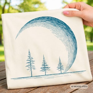 Himmelsk natur PNG, tallträdskjortadesign, minimalistisk skogsgrafik, vintage naturälskare utomhus-t-shirt, vandringscamping digital nedladdning