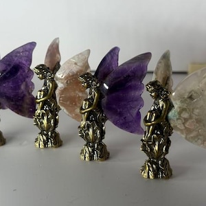 Figura de hada de cristal tallada con alas de amatista, estatua decorativa para estantería, objeto decorativo, miniescultura, decoración de mesa.